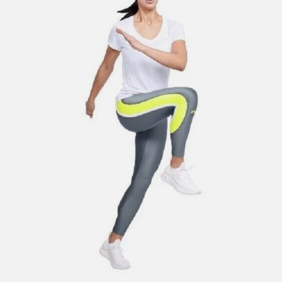 NWT - Under Armour  Women’s Heatgear ankle crop legging #1359341 - Picture 1 of 8